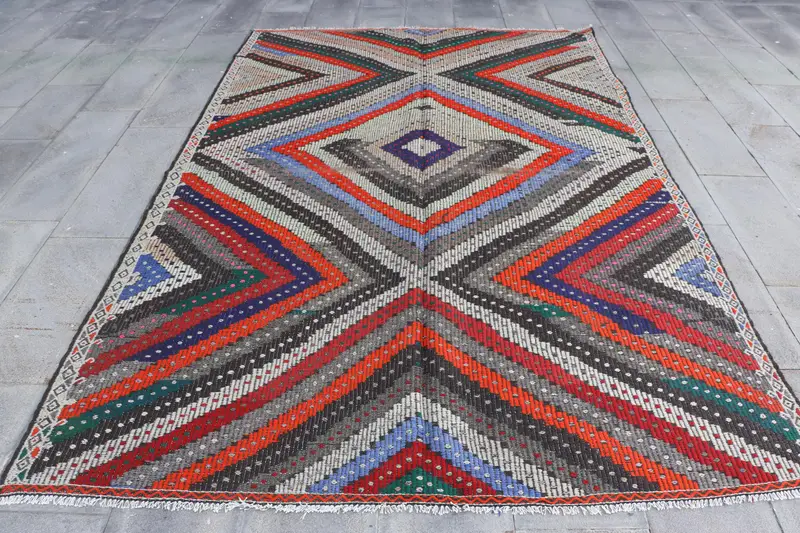 Beige Southwestern Rug, 6,6x9,9 ft with Red Accents