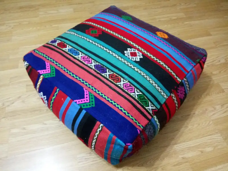 Handgefertigtes gestreiftes Kissen aus blauer und rosa Wolle, Vintage-Kissen mit Reißverschluss