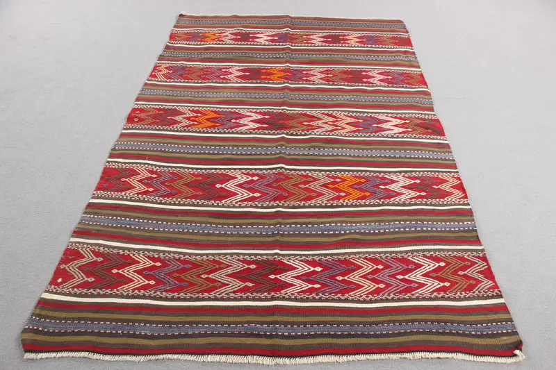 Red & Green Animal Print Rug, 5x7 ft Elegant Decor