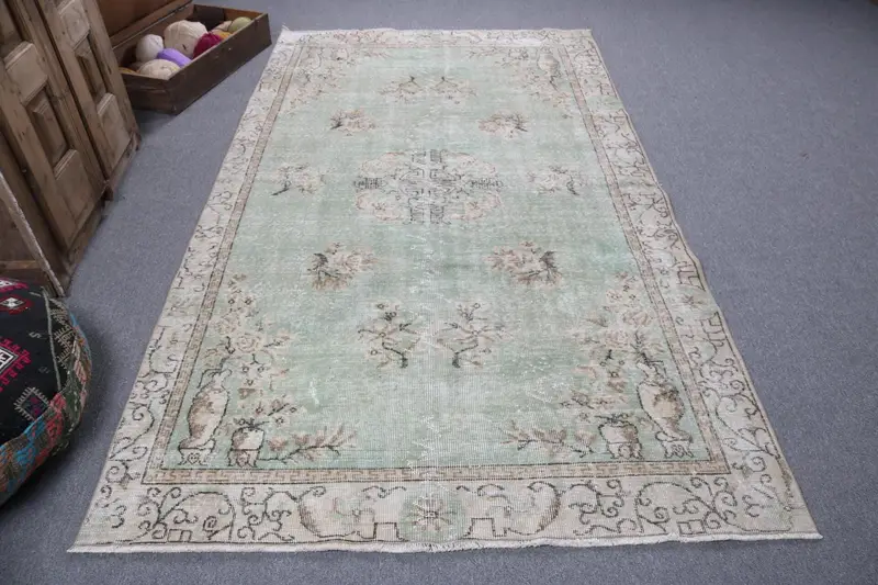 Vintage Turkish Oushak Rug 5x8.5 ft, Green Large Polka dot Wool Rug - 1