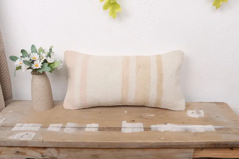 Beige & braun gestreiftes Kissen, handgefertigtes besticktes Kissen