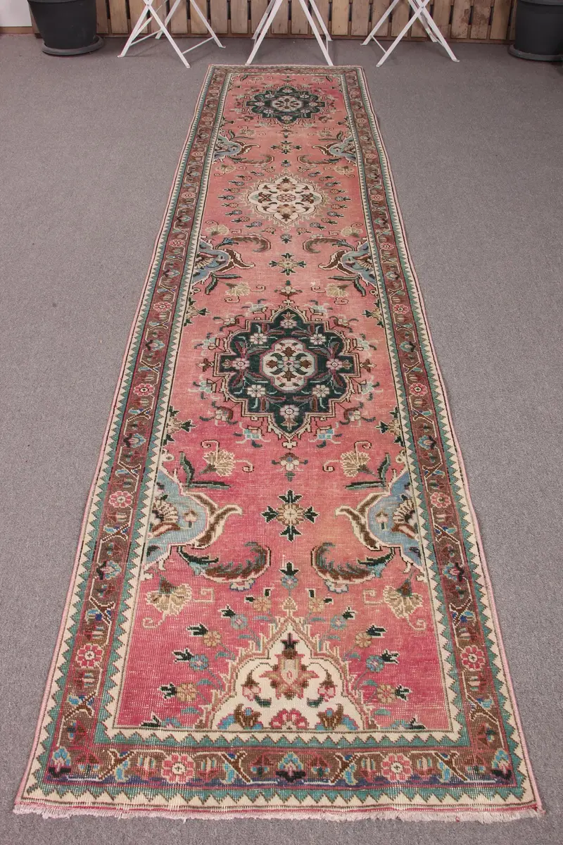 El Yapımı Pembe Halı, 2,6x10,9 ft Çiçek ve Geometrik Tasarım