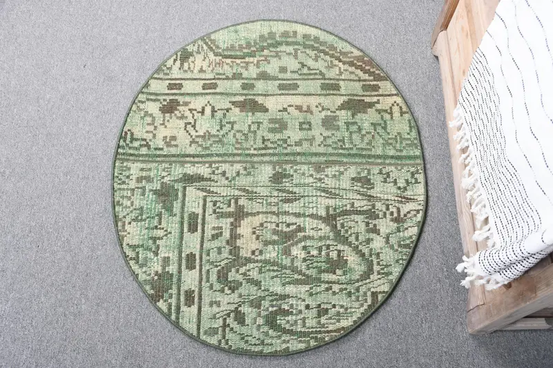 2,5x2,9 ft Green Rug, Geometric Floral Design