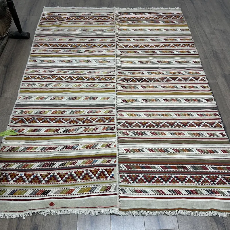 Elegant Beige & Red Rug, 5,2x7,3 ft Polka Dot Design