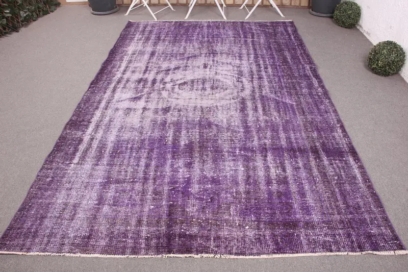 Handgefertigter lila Teppich, 5,7 x 8,9 Fuß, botanisches Design