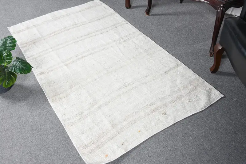 Türk Vintage Halı, 3.2x5.8 ft Accent Halı, Beyaz Gri Çizgili Yün Halı - 1