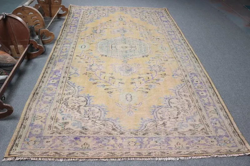 Oushak ラグ、6x10.4フィートヴィンテージラグ、イエロー植物と木々のラグウール - 1