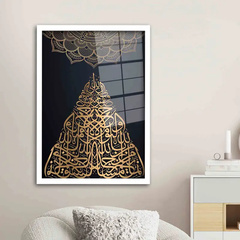 Elegant Printed Glass: Black & Gold Luxury Design