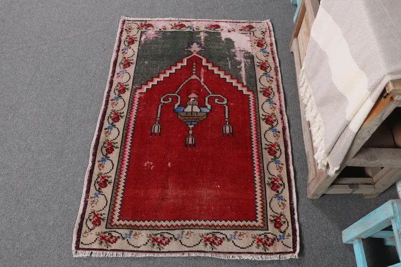 Roter Orientteppich, 2,6x3,7 Fuß mit grünen Akzenten
