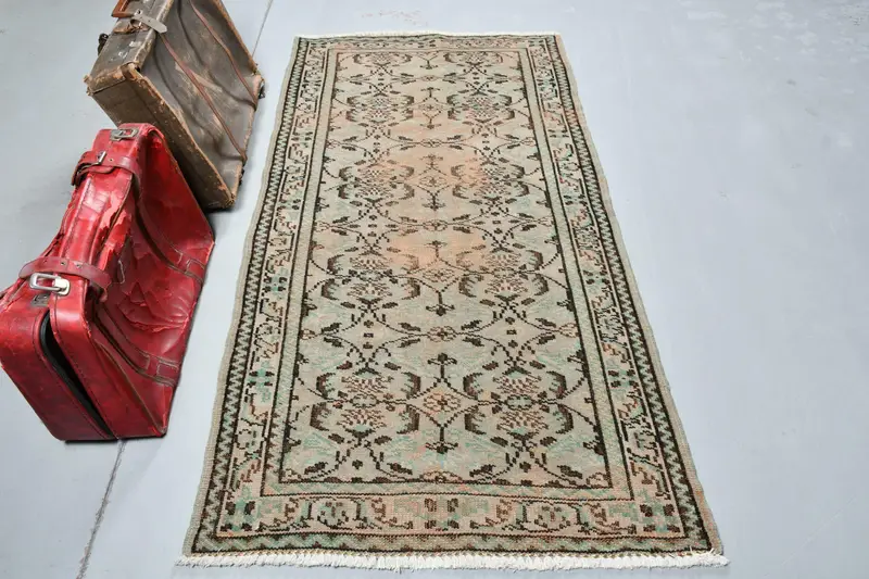 Türkischer Vintage-Teppich 5,4 x 6,6 Fuß, brauner Oushak-Patchwork-Teppich - 1
