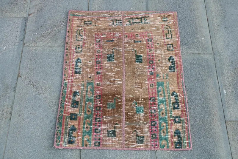 1.8x2.3フィートブラウングリーンポルカドットラグ、ユニークなデザイン