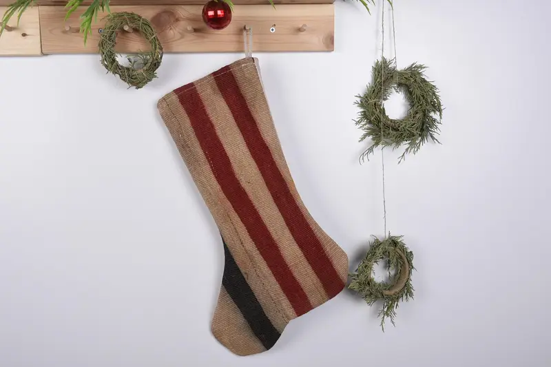 Şenlikli Noel Süsleri Deseni, 19 İnç Geniş Noel Çorabı