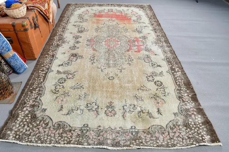 Vintage Türk Halısı, Büyük 5.8x10 ft (176x304 cm) Halı, Kahverengi Kareli Yün Halı - 1