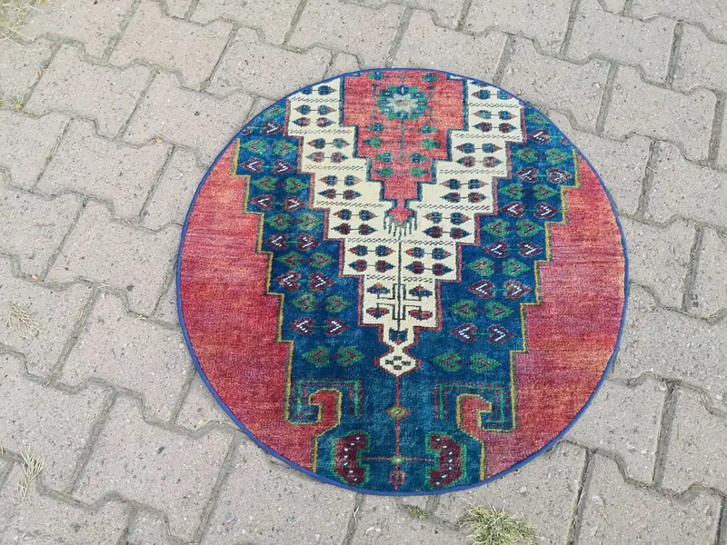 Alfombra floral azul, 2,5 x 2,5 pies con detalles en rojo