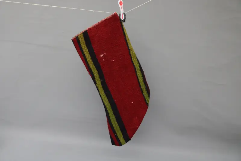 Siyah Süslü Kırmızı Noel Çorabı, Şenlikli Tatil Dekoru