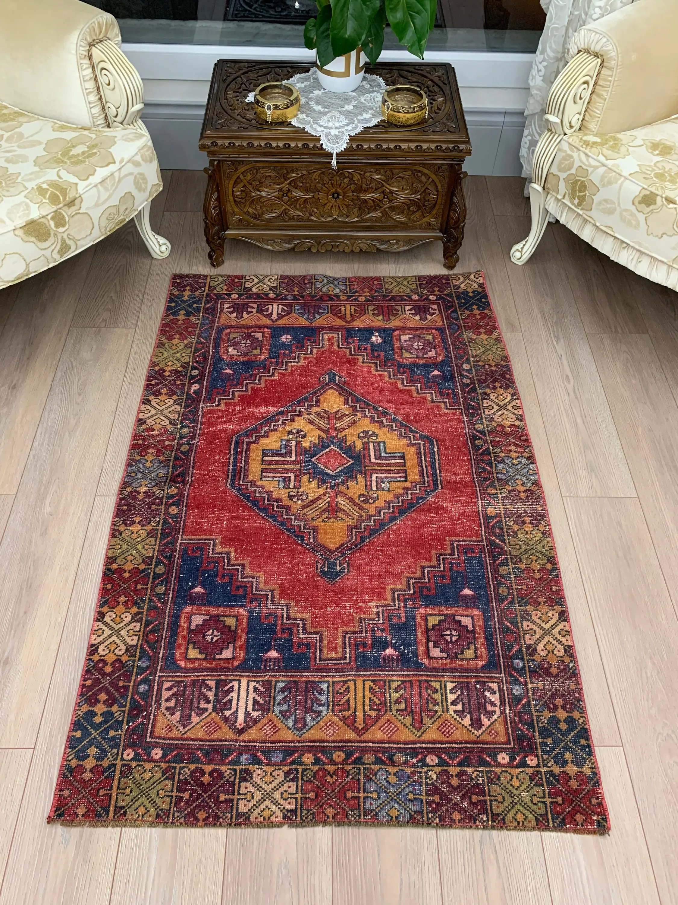 Türk Halısı 3,5x5,3 ft (107x161 cm), Kırmızı Çiçekli Vintage Halı - 1