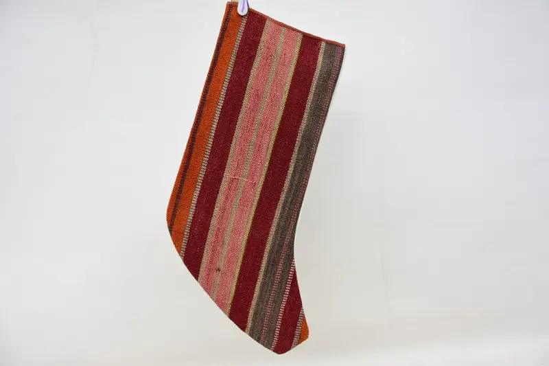 Şenlikli Pembe ve Kırmızı Noel Süsleri Çorabı, Tatil Dekoru