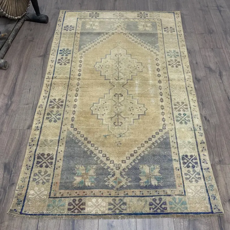 鮮やかなオレンジとパープルのラグ、3.6x5.9フィートのパッチワークデザイン