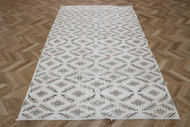 Turkish Vintage Rug, 4.9x8.3 ft Oushak Rug, White Black Camouflage Wool Rug - 1