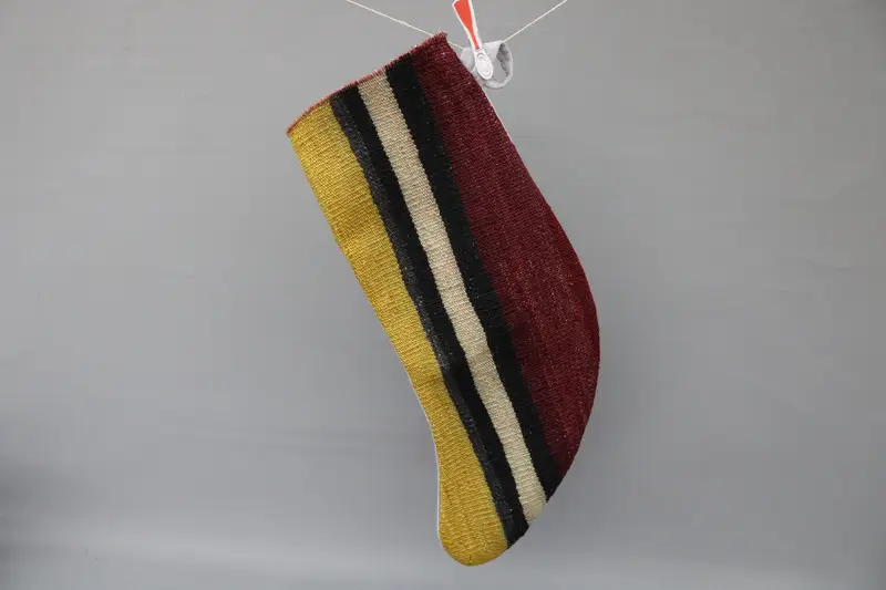 Siyah Süslü Kırmızı Noel Çorabı, Şenlikli Tatil Dekoru