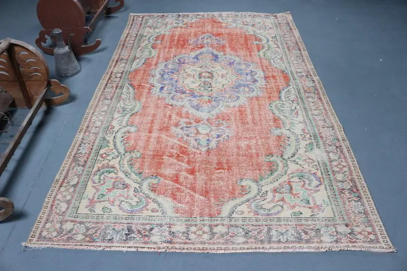 5,5 x 9 Fuß großer türkischer Teppich, rot gepunkteter Vintage-Teppich - 1