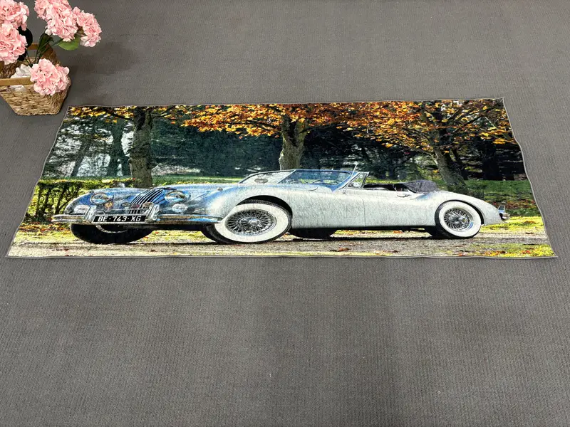 ヴィンテージ ジャガー カー プリント ラグ: 車愛好家のためのエレガントな装飾
