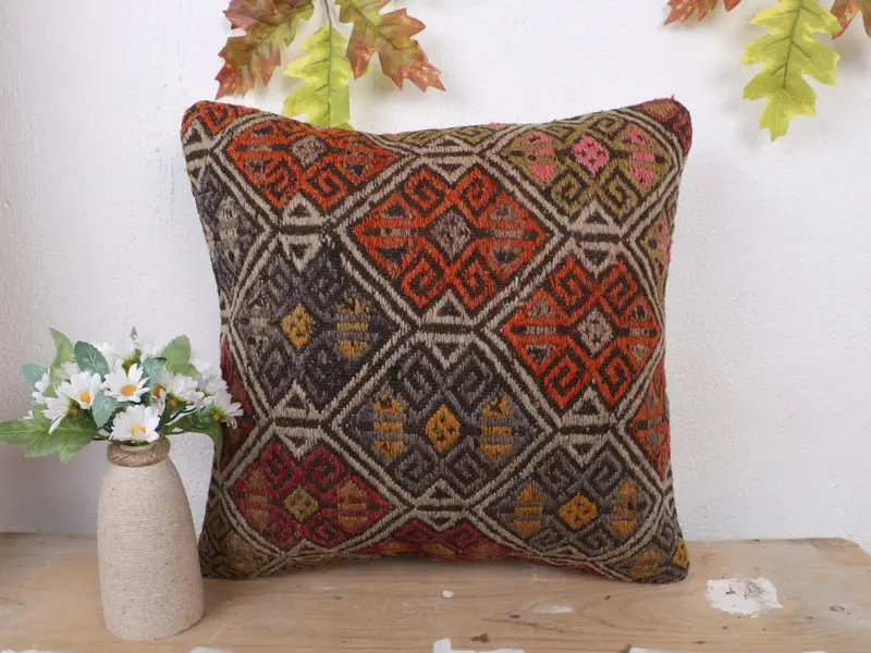 Gesticktes rotes und graues Kissen, geometrisches Vintage-Kissen