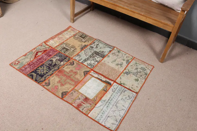 Alfombra de camuflaje verde de 2,8x3,7 pies, detalles únicos en violeta