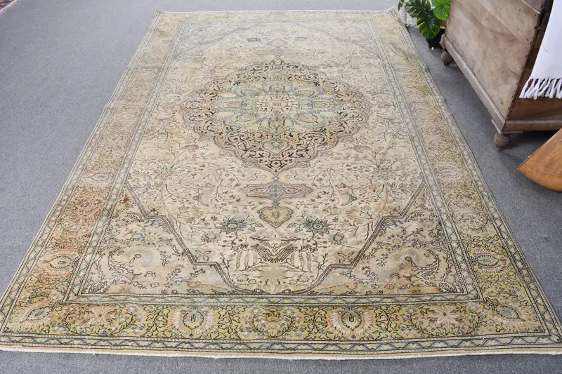 Alfombra Ombré hecha a mano en beige y verde, 5,2x0,8 ft