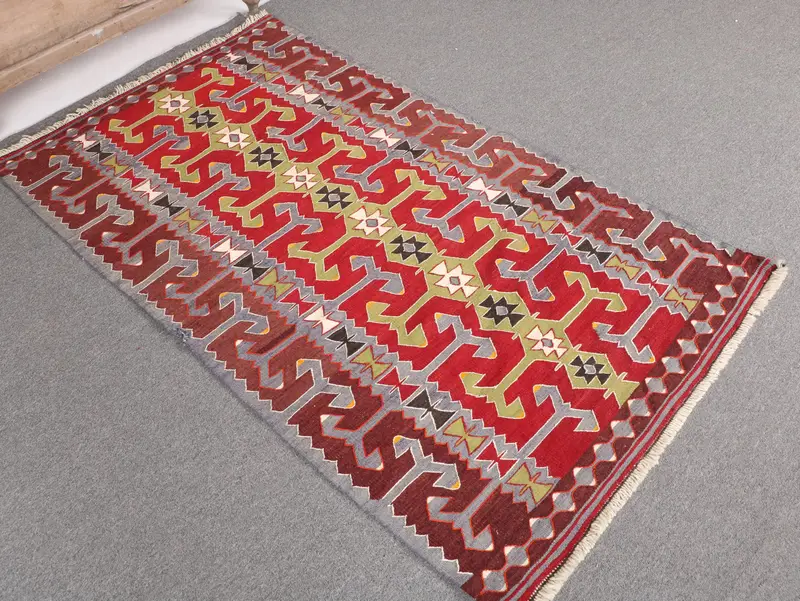 Red and Green Rug, 3,1x5,4 ft Elegant Solid Pattern