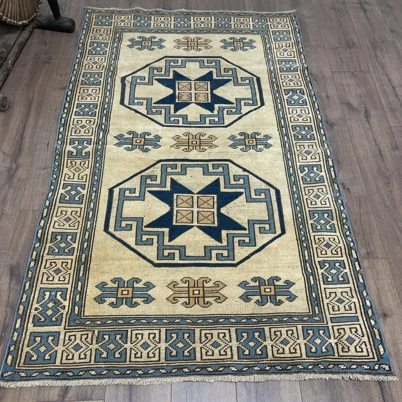 Eleganter orientalischer Teppich in Beige und Blau, 112 x 185 cm
