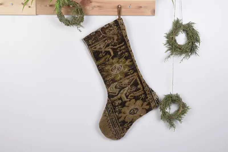 Şenlikli Noel Süsleri Deseni, 19 İnç Genişliğinde Noel Çorabı