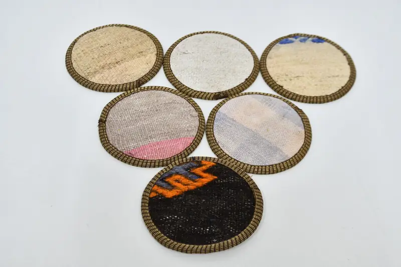 Böhmisches rundes Untersetzer-Set, weiße und beige ethnische Untersetzer