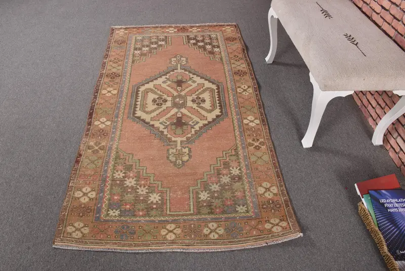 Alfombra de acento turco, alfombra vintage de 3,3x6,4 pies, alfombra de lana floral marrón - 1