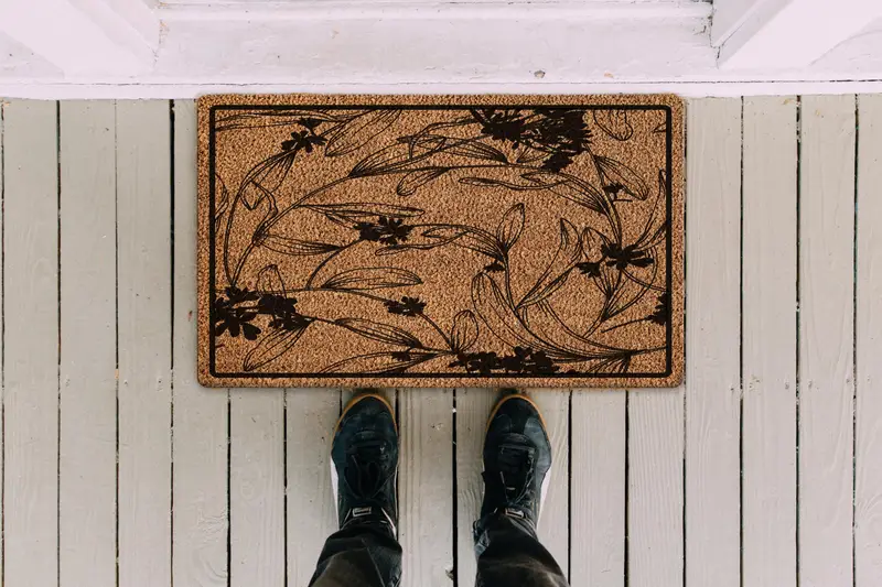 エレガントなプリントラグ：室内装飾用のモダンな花柄玄関マット。