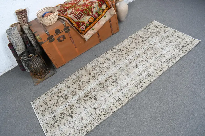 Alfombra turca Runner, alfombra vintage de 2,3x6,1 pies, alfombra de lana Oushak blanca - 1