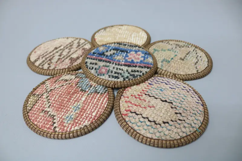 Blaue und rote Kelim-Untersetzer, rutschfeste Wolluntersetzer