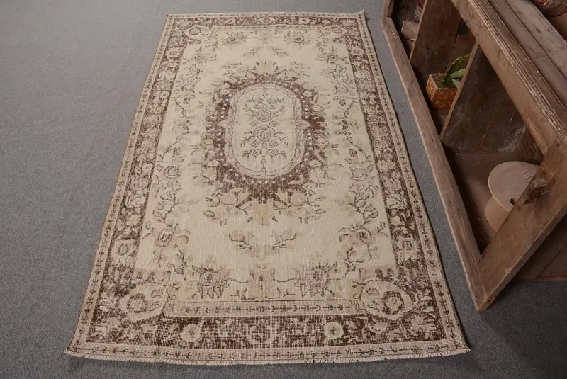 エレガントなベージュのイカットラグ、3.8x6.6フィートベージュ&ブラウン