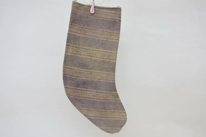 お祝いのブルーとオレンジのクリスマスオーナメントストッキング、ホリデーデコレーション