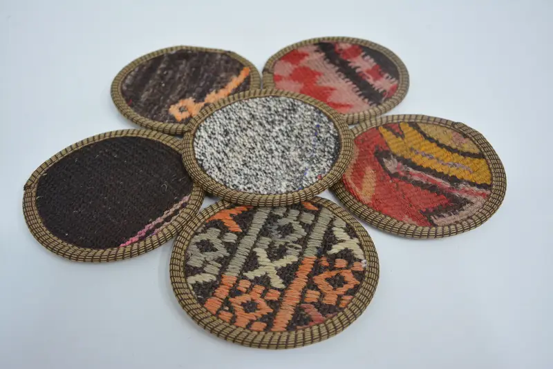 Posavasos con estampado naranja y marrón, posavasos duradero y elegante