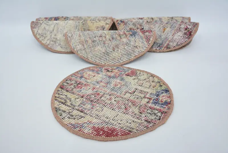 エレガントなレッドとブロンズのプレースマット、プレミアムキッチン装飾