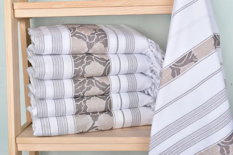 Bachelorette Gifts, Best Wedding Gift, 70x40 Cotton Daisy Design Towel, Monogram Turkish Bath Towel, Thin towel, Bathroom Towel, Personalized Gifts - 2