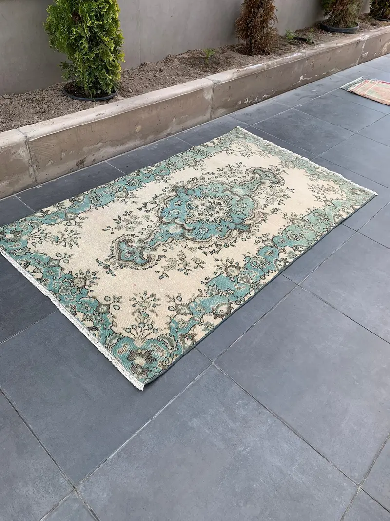 グリーンアクセント付きエレガントベージュラグ、3.7x6.2フィートオリエンタル