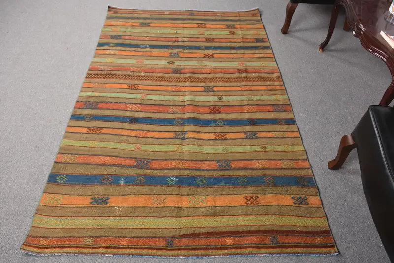 Handgefertigter Teppich in Grün und Blau, 4,2 x 6,7 Fuß, botanisches Design