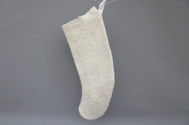 Beyaz Süslemeli Bej Noel Çorabı, 9 İnç Geniş Tatil Çorabı