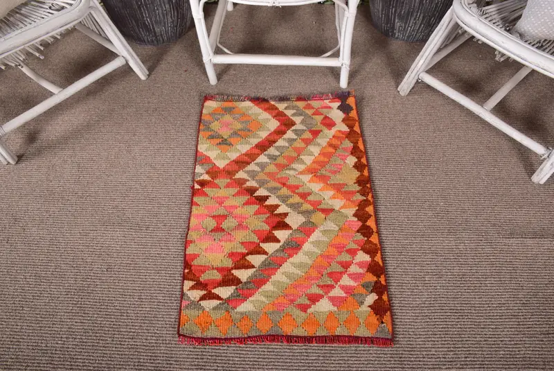 Türkischer Kelim-Teppich, klein, 1,7 x 2,6 Fuß (52 x 80 cm), Vintage-Orange-Patchwork-Wollteppich - 1