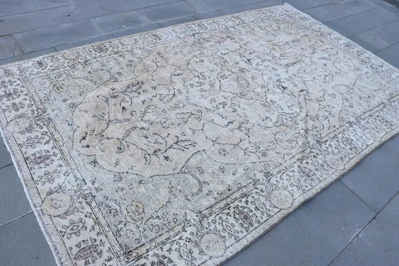 5.8x9.5フィートトルコヴィンテージラグ、ラージラグ、ホワイトウールラグ