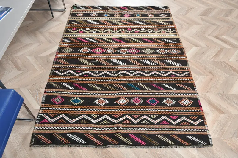 4.2x5.8 ft Vintage Alan Halısı, Türk Siyah Bitki ve Ağaç Halısı - 1