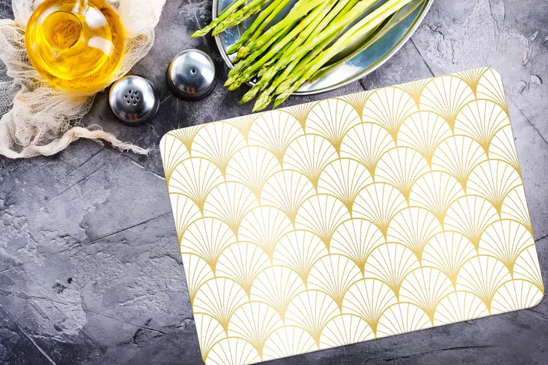 幾何学模様のゴールデンガラスまな板、モダンキッチンエッセンシャル