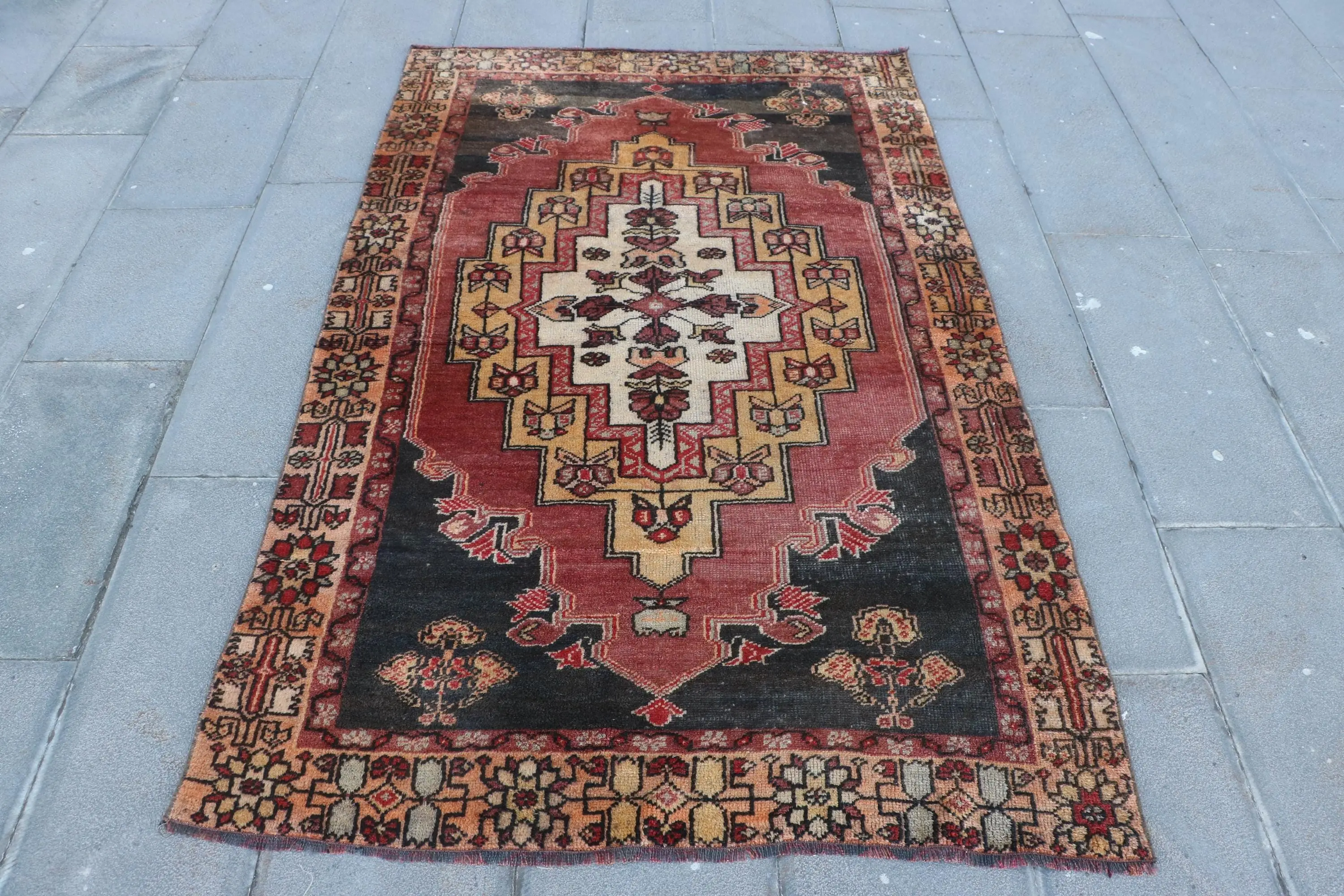 Alfombra de acento turco de 3,9x6,1 pies, alfombra floral roja vintage - 1
